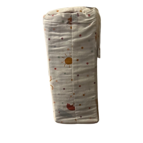 Pillowfort White Sheet Set with Playful Design - Picture 4 of 6
